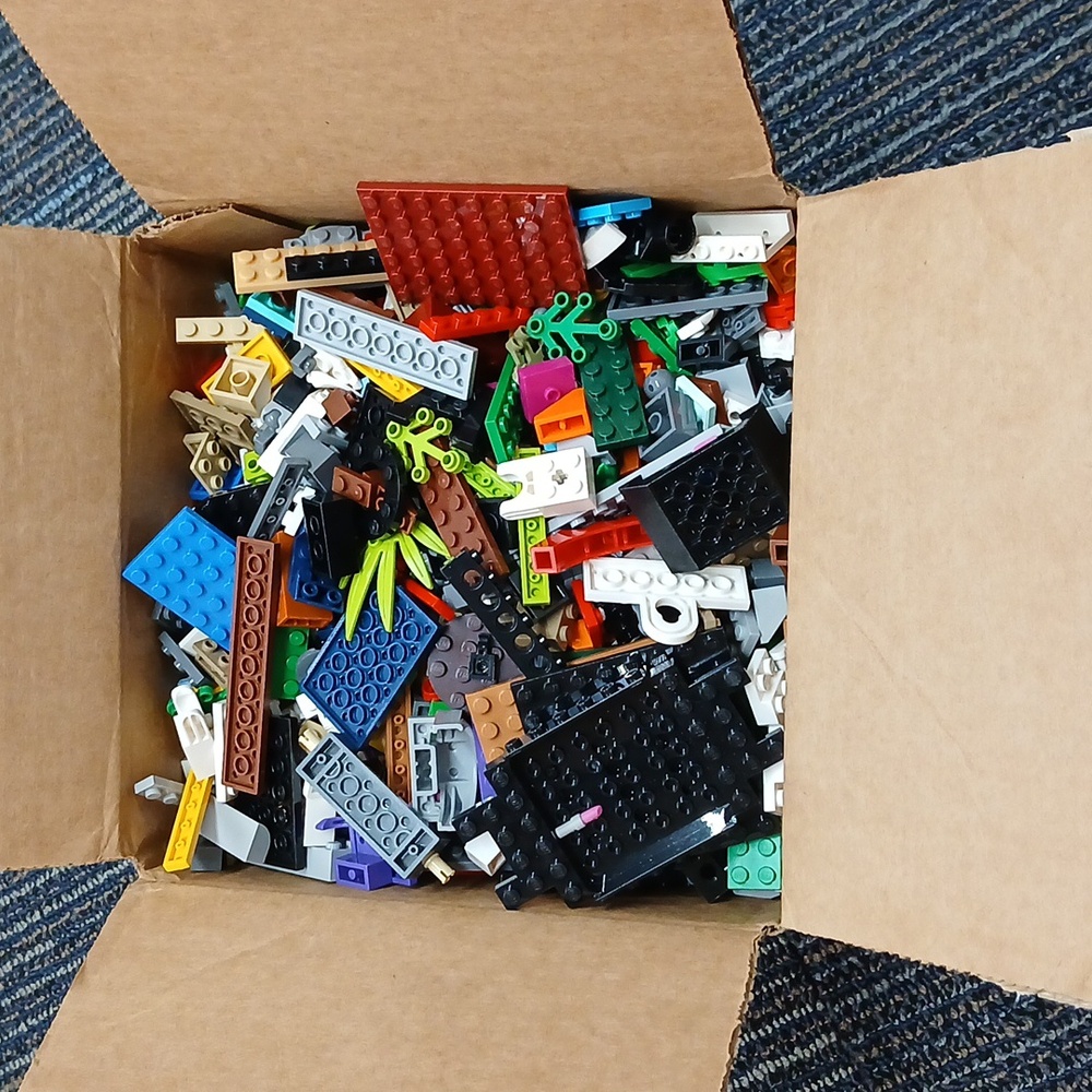 LEGO 4.5 lbs Bricks Technic, Baseplates Mixed Bulk. Assorted LEGOS